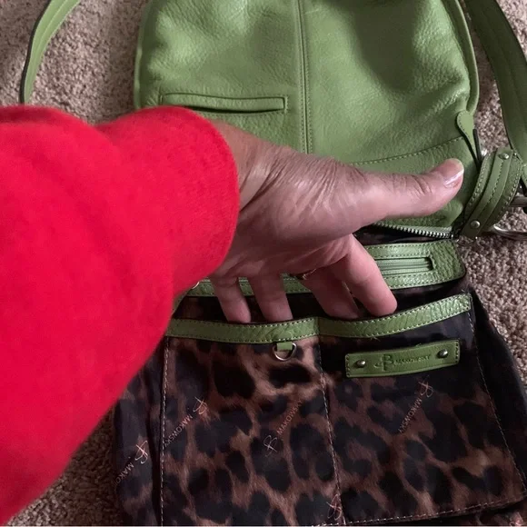 B. Makowsky Green Leather Crossbody Bag - Picture 15 of 16